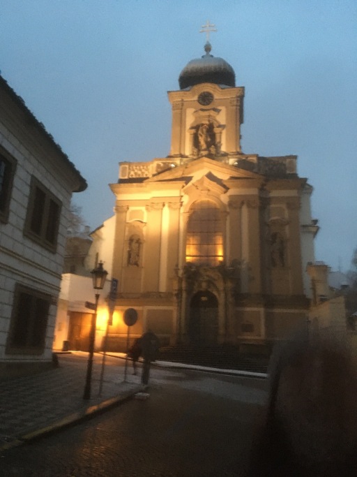 Duch starověkého pražského chrámu zachycen na kameře