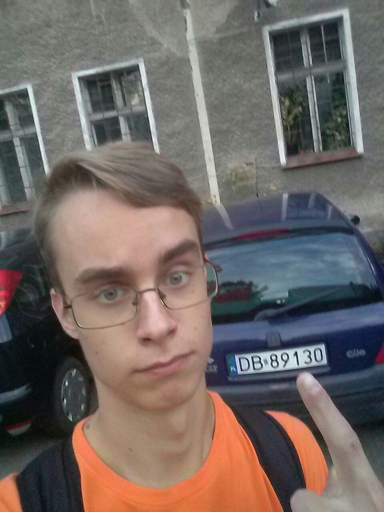 Selfie s autem, jehož SPZ obsahuje číslici 3 podruhé