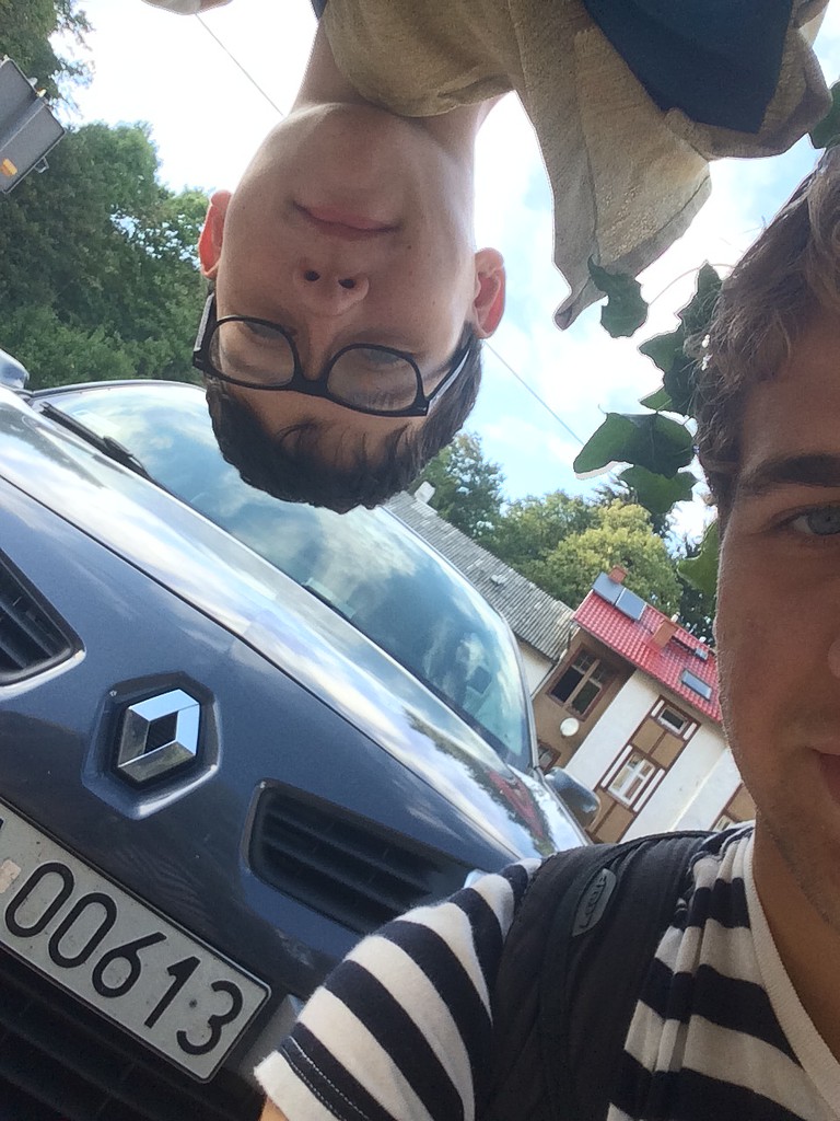 Selfie s autem, jehož SPZ obsahuje číslici 3 potřetí